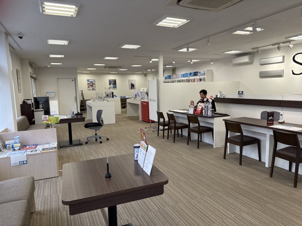 SoftBank 世羅 店内